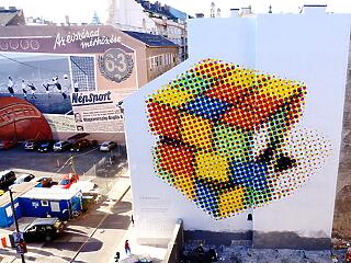 Így készült a budapesti Rubik-fal