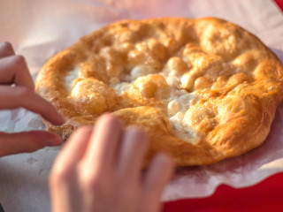 Íme, a balatoni sör-lángos index