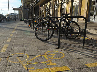 Új kerékpártárolók országszerte a vasútállomásokon
