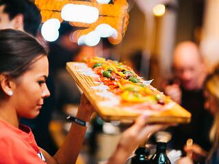 Megnyitott Jamie Oliver első európai pizzériája Budapesten