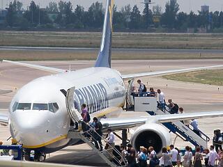 A járattörlések ellenére is nőtt az utasforgalom a Ryanairnél