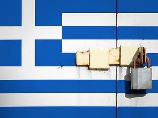 Görögország éjszakára lezárja a határait