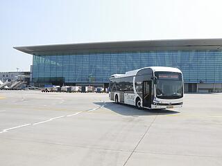 Elektromos busz visz a termináltól a repülőgépig