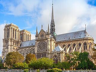 Igazi turistalátványosság Párizsban: beemelik a Notre Dame új fakeretét