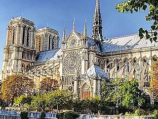 Ha ősszel Párizsban jár, Jézus keresztjének egy darabját is láthatja