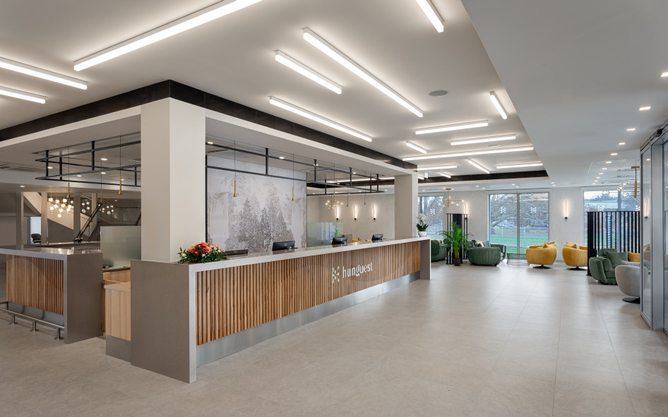 A lobby új arculata letisztultságot, elegáns stílust képvisel