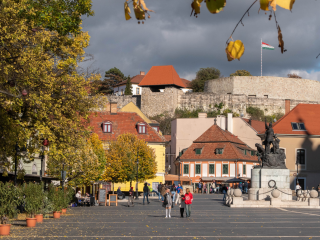 Egerben történelmi séták és vezetett biciklitúrák a Turizmus Világnapján