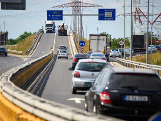 Csaknem duplájára emelik Romániában az úthasználati díjat
