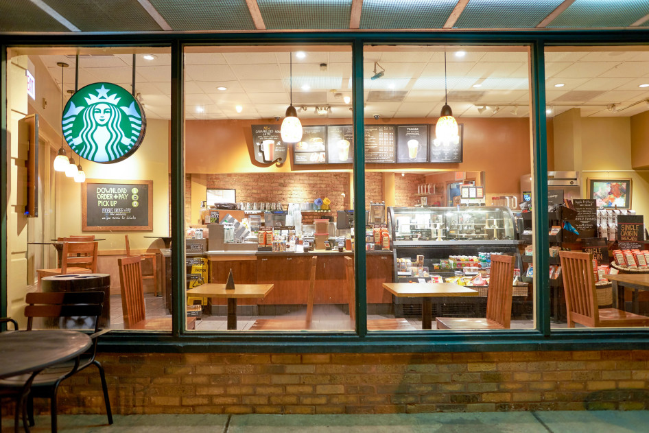 Vége az időtlen üldögéléseknek egy-egy Starbucks kávézó mélyén