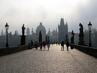 Másolatokra cserélik a prágai Károly híd barokk szobrait