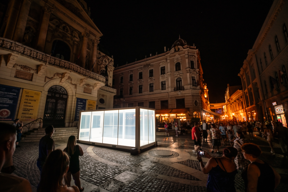 Az ALCOVE című fényinstalláció