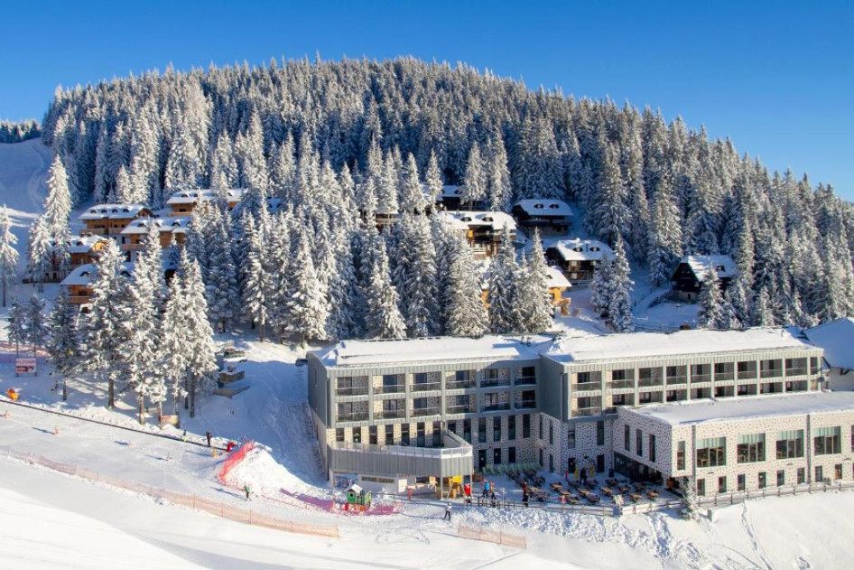 a Hotel Montis, éppen a síközpont kellős közepén