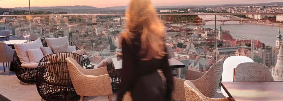 A Hilton Budapest tetőbárjáról a panoráma egész évben párját ritkítja