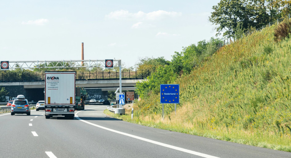 A határszakaszokon a holland hadsereg határvédelmi egysége, a Marechaussee teljesít majd szolgálatot