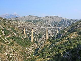 Balkáni utazás Európa egyik leglátványosabb vasútvonalán