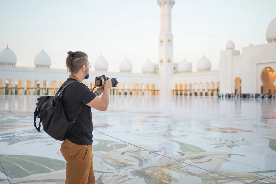 Turista a Nagy Mecsetnél