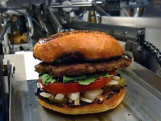 Burger-készítő robot a jövő gyorséttermi dolgozója