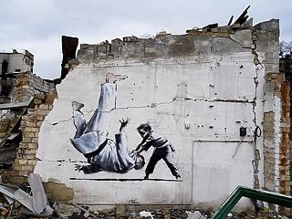 Hét Banksy-alkotás Ukrajnában, közülük az egyik most bélyegre került