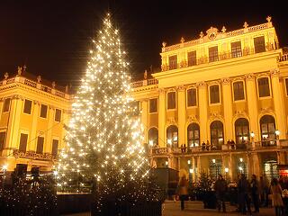 Tizenhét karácsonyi vásár közül választhatunk Bécsben