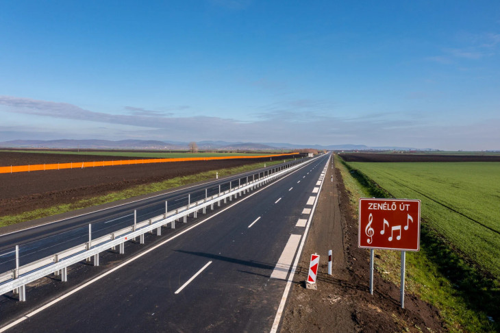 A 37. sz. zenél út / Forrás: vezess.hu