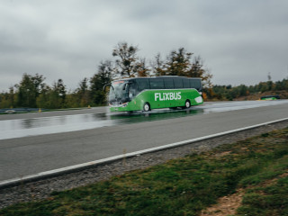 Szokatlan járművek a brnói versenypályán