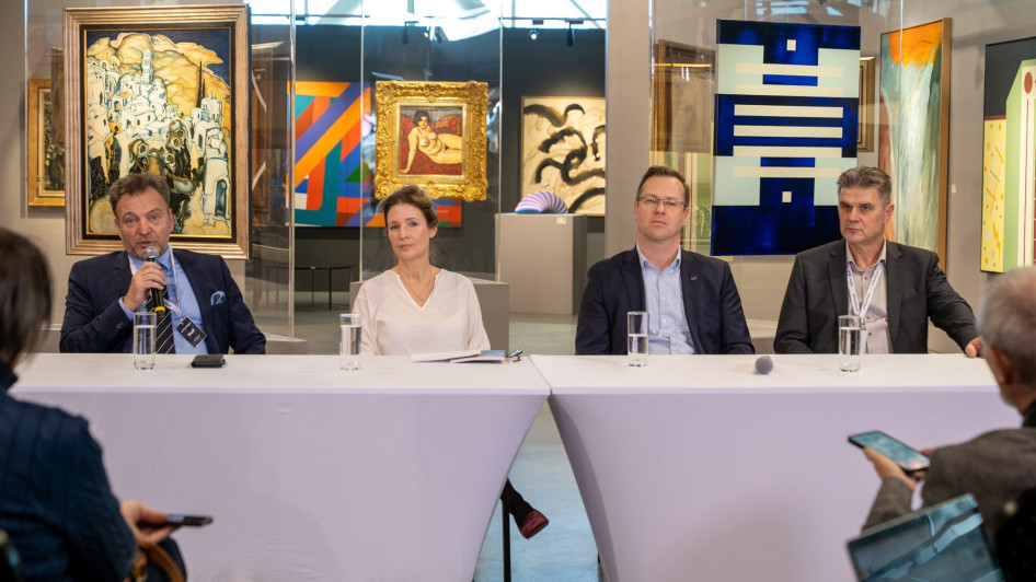 A szerdai sajtótájékoztató résztvevői (b-j): Tausz Ádám főszervező, dr. Gereben Katalin &ndash; Equilor Fine Art, dr. Pataki Zoltán &ndash; AutoWallis, Fertőszögi Péter - BÁV   