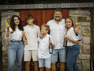 Elkészült a hat évig seprőn érlelt Budai zöld pezsgő