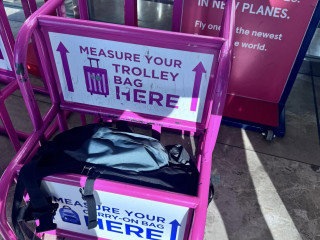Szigorúbb kézipoggyász-ellenőrzés miatt panaszkodnak a Wizz Air utasai