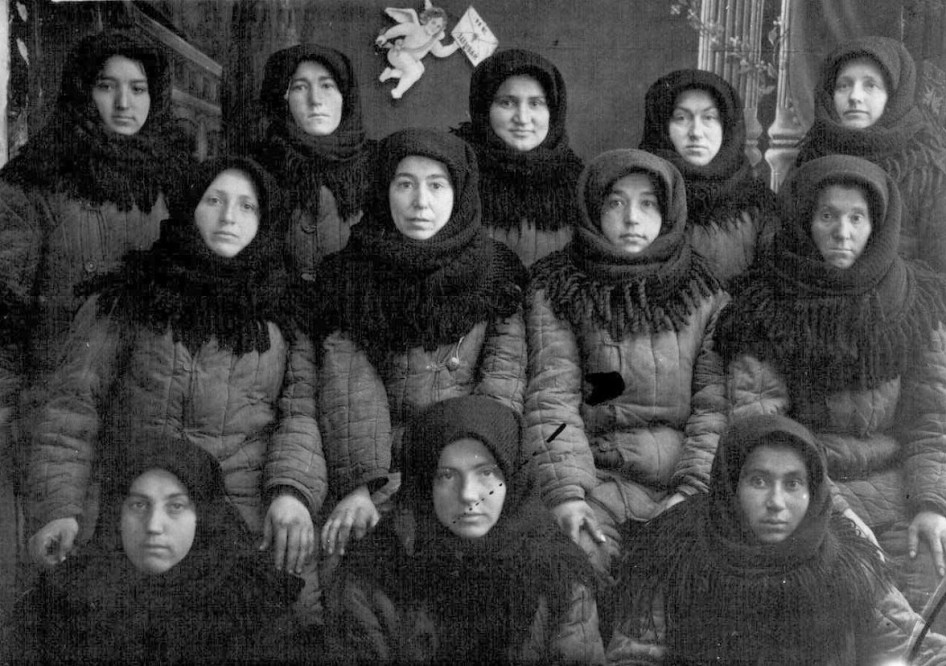 Fiatal baranyai lányok. Oktjabrszkij, 1701-es láger, 1947