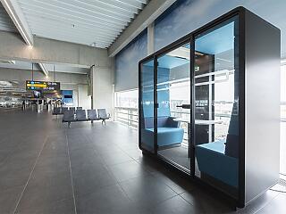Hangszigetelt fülkék a Budapest Airport termináljain