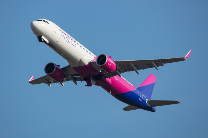A Wizz Air Airbus A321 NEO gépe felszáll Budapestről - hamarosan még gyakrabban láthatunk ilyet.