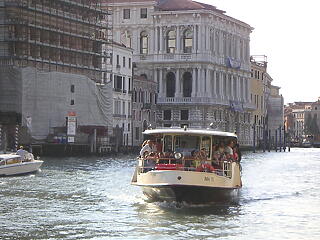 Elsőbbséget kapnak a helyiek a turistákkal szemben Velencében