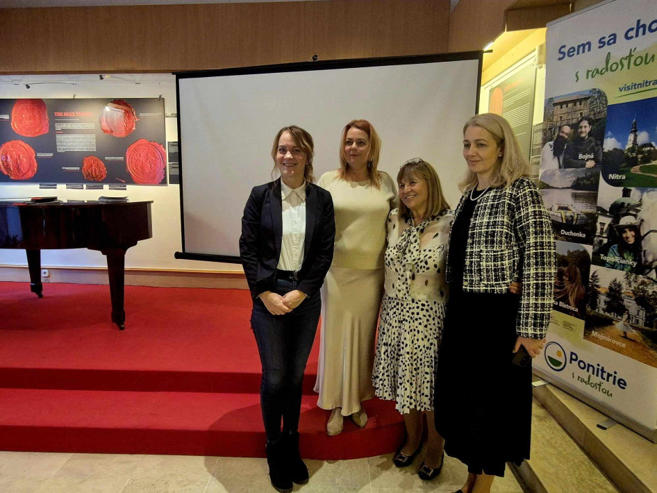 Németh Lívia, Marta Hároníková ,Sona Jelinková, Zuzana Pálenčíková 