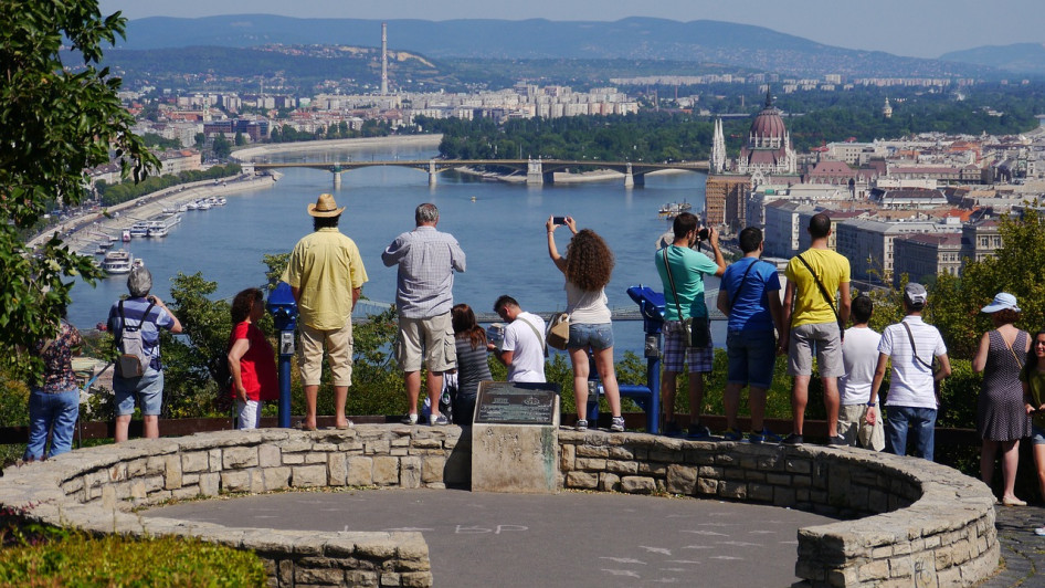 Turisták Budapesten / Forrás: Pixabay
