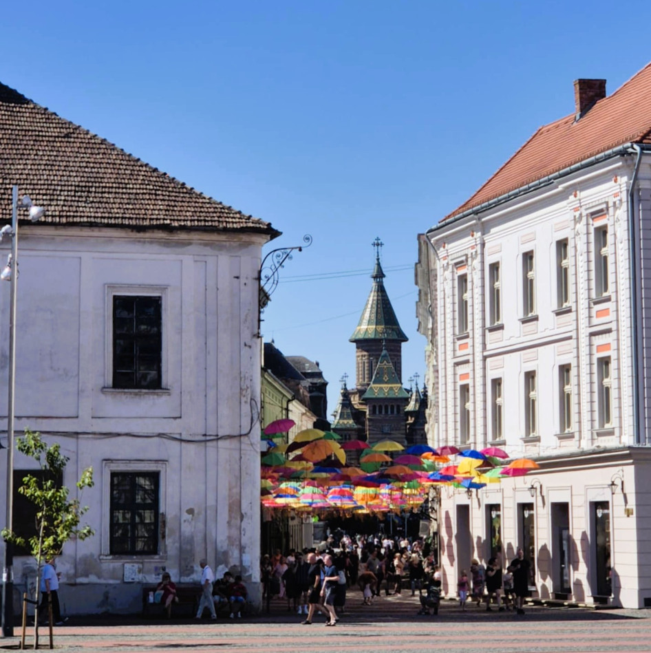 A Piaza Libertatii, háttérben a székesegyházzal