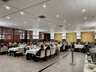 Gáláns bál helyett ünnepi vacsora rászorulóknak a soproni hotelben