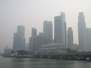 Füstbe burkolózik Szingapúr