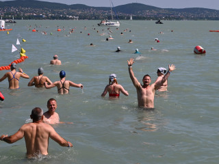 Öbölátúszás Tihany-Balatonfüred között: 1521 résztvevővel pipa