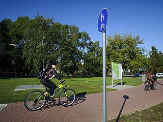 Félmilliárd forintos támogatással épült kerékpárút Debrecenben