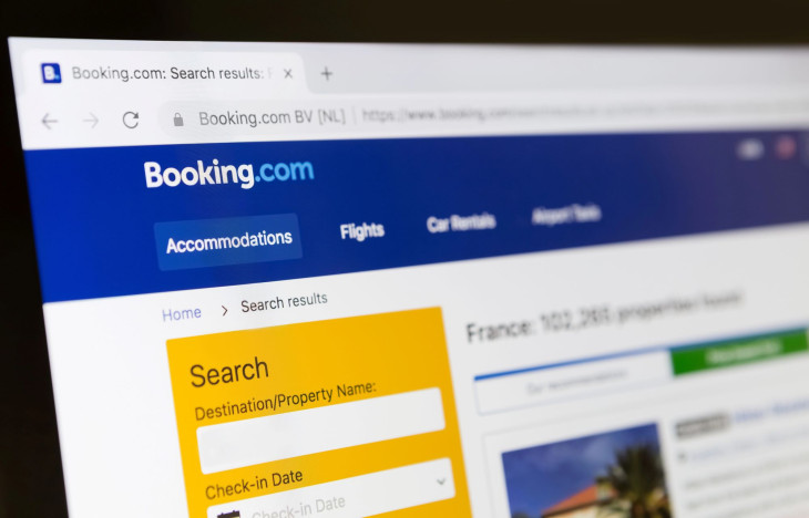 a Booking nem teljesítette maradéktalanul az előírt kötelezettségeit