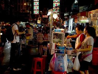 Nem tiltják be az utcai kifőzdéket Bangkokban