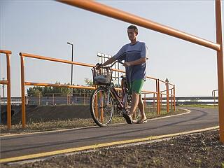 241 millió forintból épült kerékpárút Makó és Kiszombor között