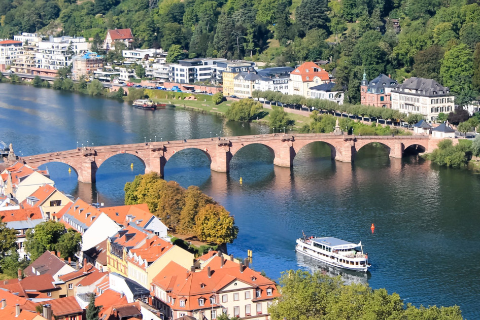 Heidelberg  Németország legrégebbi egyetemi városa, évente mintegy 14 millió látogatót vonz