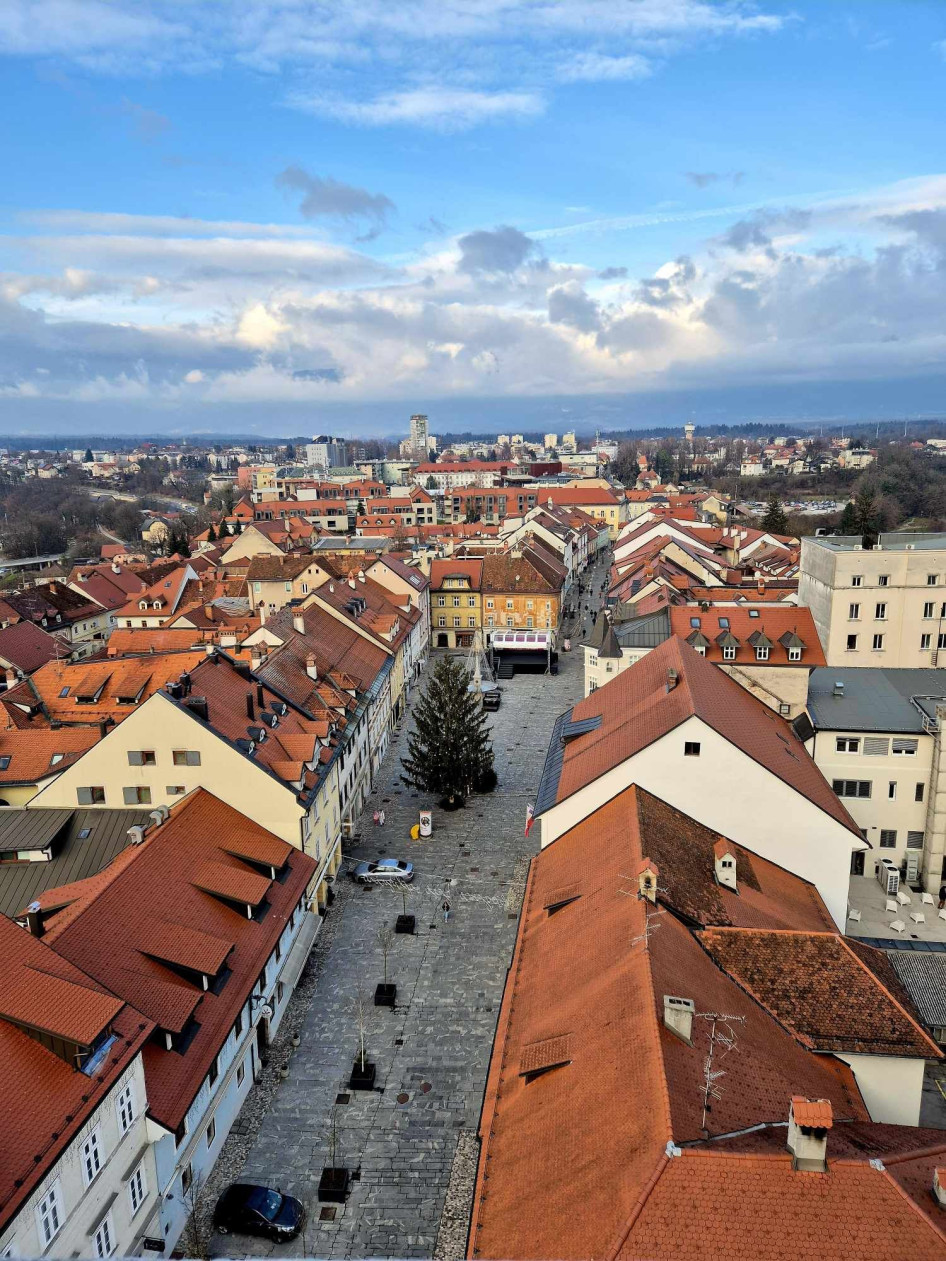Kranj látképe a  hatszáz éves Szent Cantianus templom tornyából