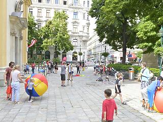 Játszóteret csinálnak az utcákból Bécsben