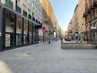 A szomszéd kertje sem zöldebb most a mienknél