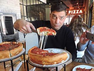 Májusban érkezik a chicagói olaszok pizzája