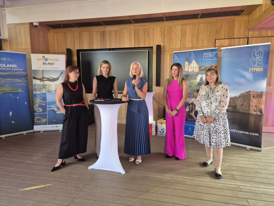 Farkas Melinda, Hangya Edina, Ács Viktória, Ivana Herceg és Sona Jelínkova