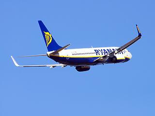 Több ezer eurós bónuszt kapnak a Ryanair pilótái, ha nem mennek szabira