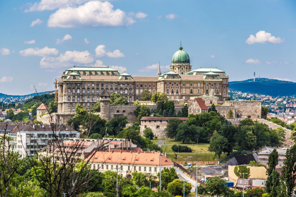 A Budai Vár a főváros szerves része, egy jelentős turisztikai desztináció, melyet a turistáknak is meg kell mutatni